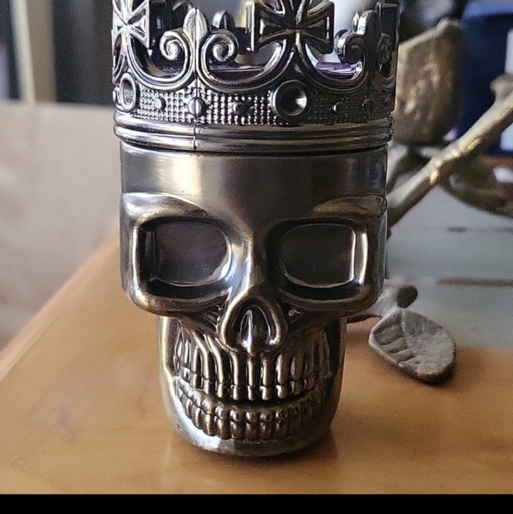 Weed grinder